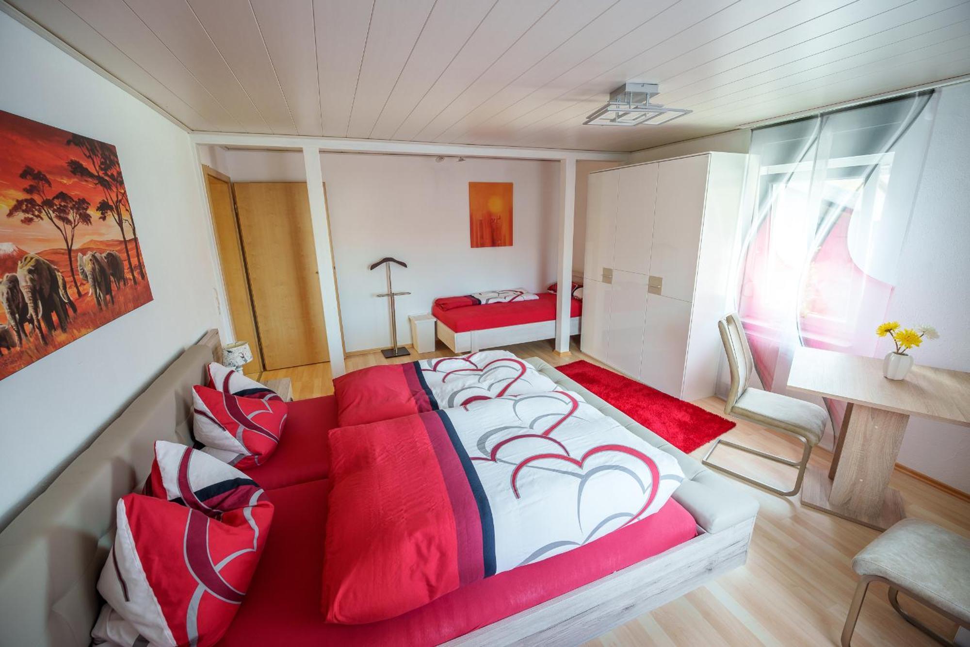 Wilhelm Appartements 100Qm Im Zentrum Brackenheim Naehe Tripsdrill エクステリア 写真